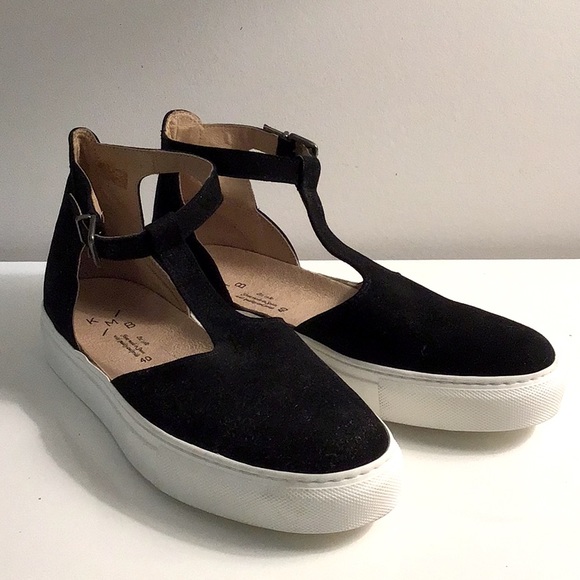 KMB Size 9.5 Navy Buckle Strap Sneakers - Picture 2 of 6